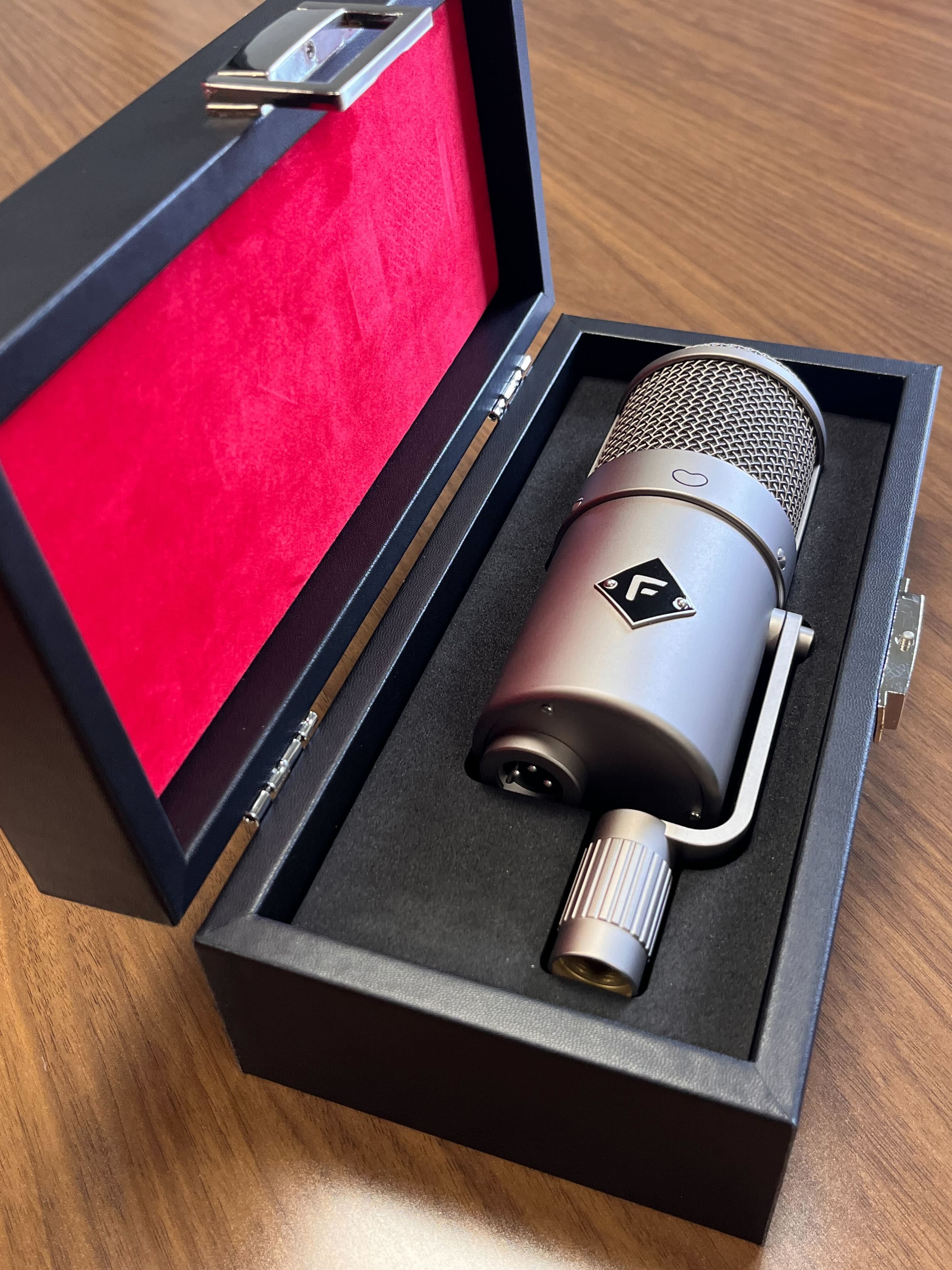 Fortin DB7F microphone in its case